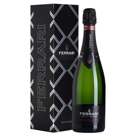  FERRARI Maximum Blanc de Blancs - A Ferrari Maximum Brut egy tiszta Chardonnay más néven Blanc de Blancs.