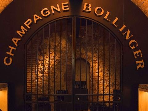 BOLLINGER „FENN A FÉNY ÉS BENN A FENN”